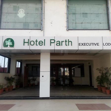 Hotel Parth Executive Lātūr Exterior foto